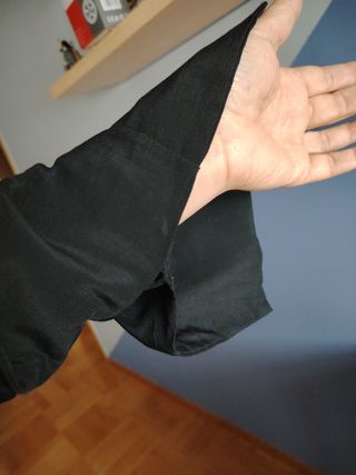Camisa negra hombros caídos