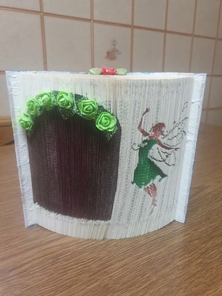Bookfolding fatto a mano *Fatina porta*.