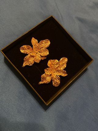 Pendientes clips dorados