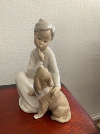 Figura niño con perro