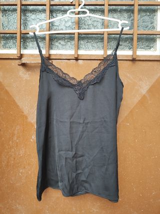 Top lencero negro con encaje