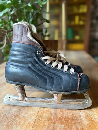 Pattini da ghiaccio vintage in pelle da collezione