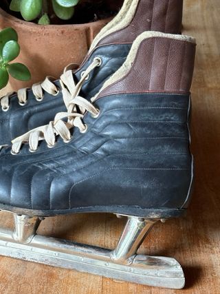 Pattini da ghiaccio vintage in pelle da collezione