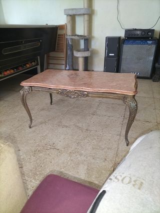 Mesa antigua mármol y latón