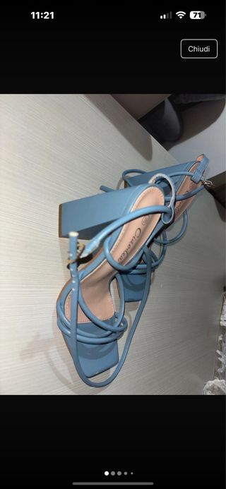 Sandali con lacci blu