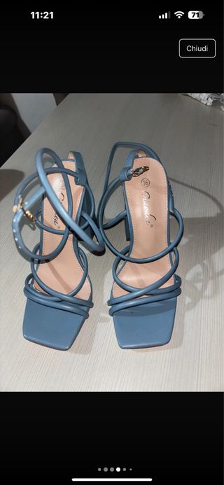 Sandali con lacci blu