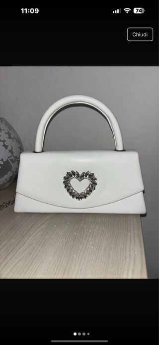 Borsa a tracolla bianca con cuore gioiello