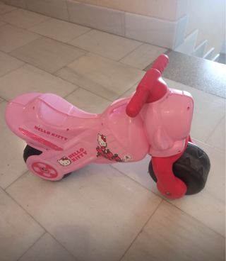 Moto correpasillos Hello Kitty rosa