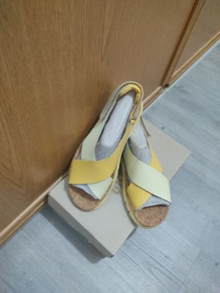Sandalias Camper Beige y Amarillas