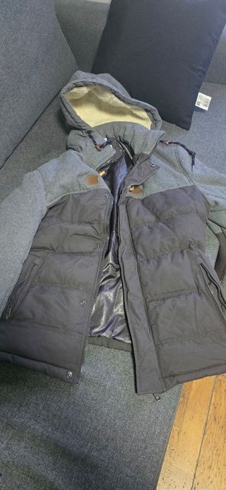 Chaqueta de invierno gris y marrón
