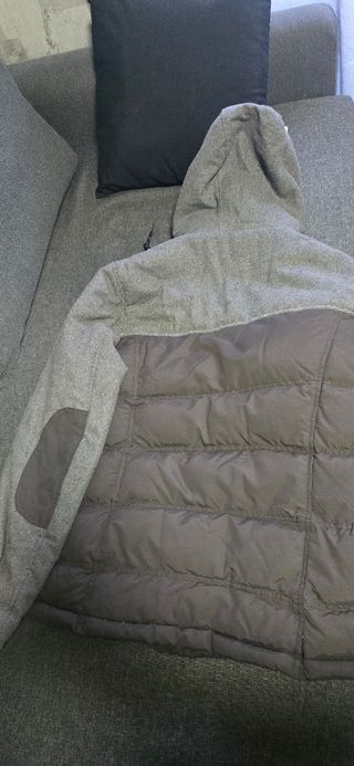 Chaqueta de invierno gris y marrón
