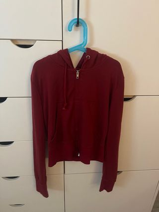 Conjunto rojo con capucha
