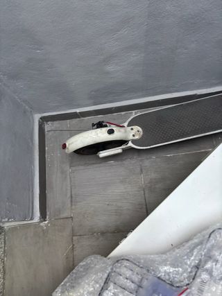 Patinete eléctrico blanco
