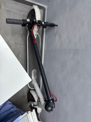 Patinete eléctrico blanco