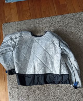 Chaqueta de moto AXO azul y negra.