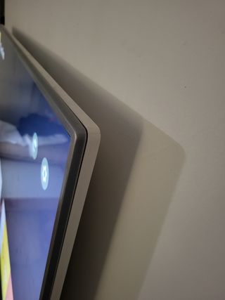 TV LG LF590V de bordes plateados