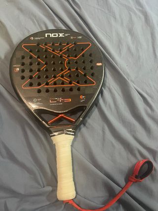 Pala Nox AT2 Genius edición especial