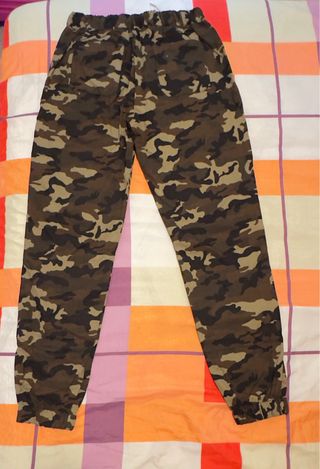 Pantalón jogger camuflaje