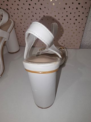 Sandalias blancas tacón ancho talla 39