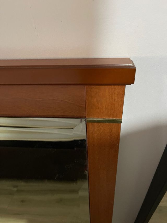 Cómoda, mesitas de noche y espejo de madera maciza