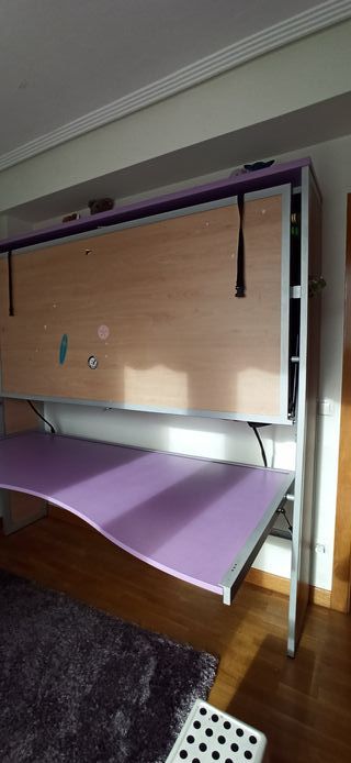 Cama y mesa plegable