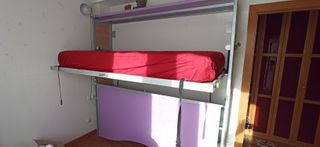 Cama y mesa plegable