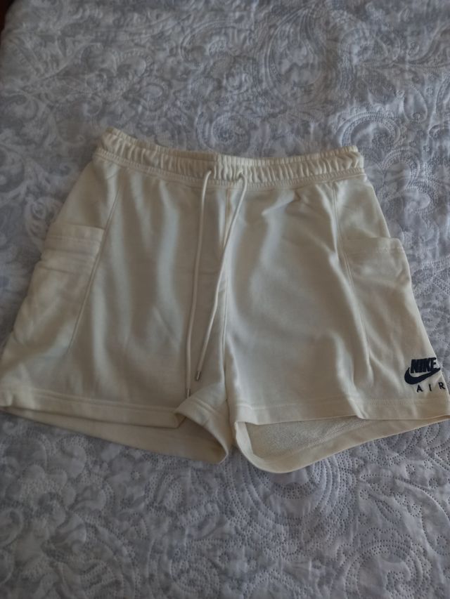 Pantalón Corto Nike Beige