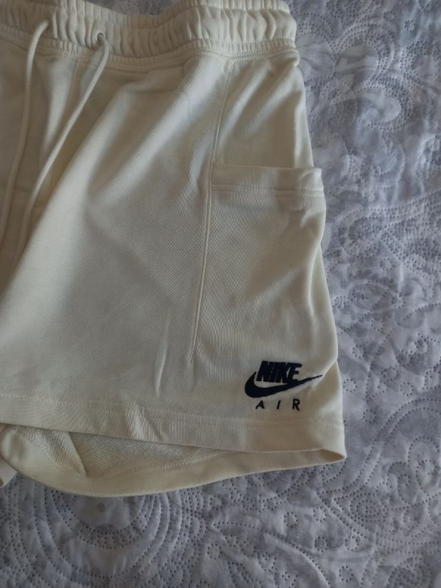 Pantalón Corto Nike Beige