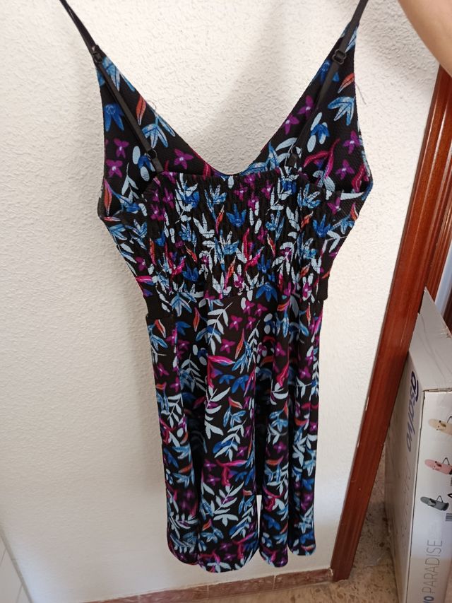 Vestido de verano es talla L pero es como M