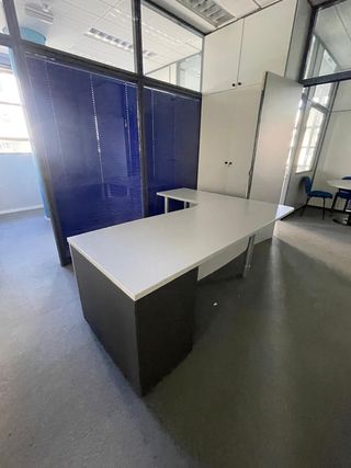 Mesa de oficina moderna