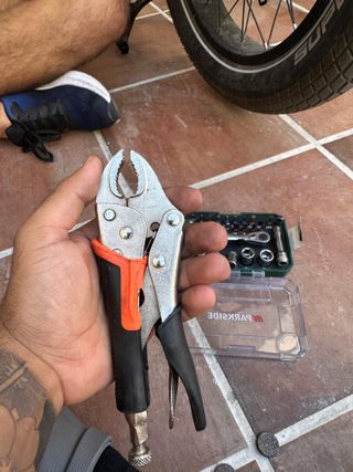 Herramienta de mano con juego de puntas