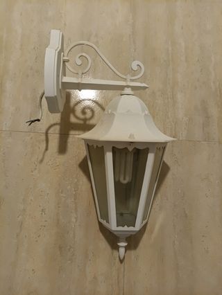 Farol exterior blanco y transparente