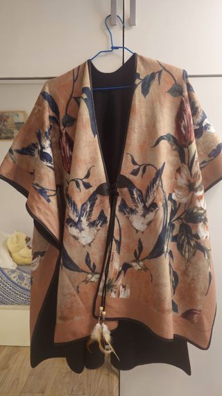 Poncho elegante estampado pájaros
