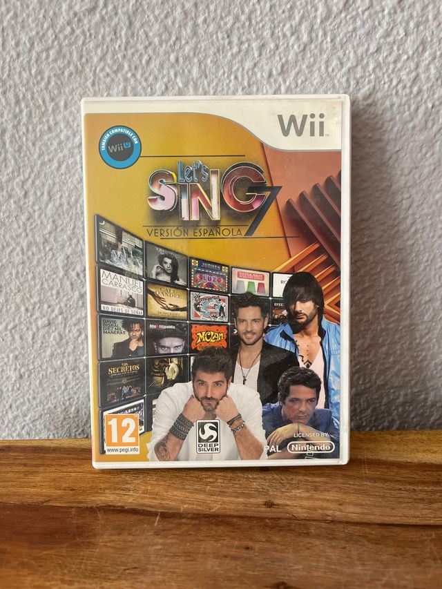 Let's Sing 7 Wii Versión Española y un micrófono