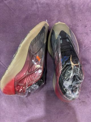 Adidas Yeezy 700 Fade Carbon