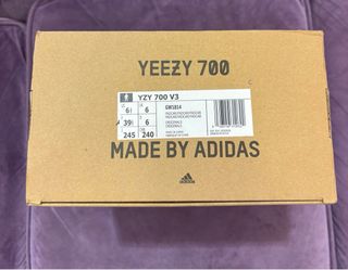 Adidas Yeezy 700 Fade Carbon