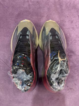 Adidas Yeezy 700 Fade Carbon