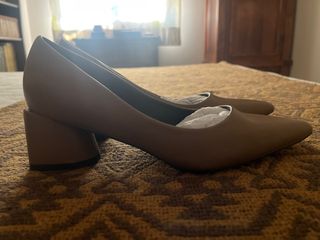 Zapatos de salón marrones a estrenar este otoño