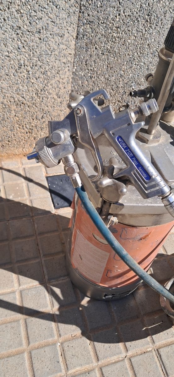 Máquina de pintar fachada