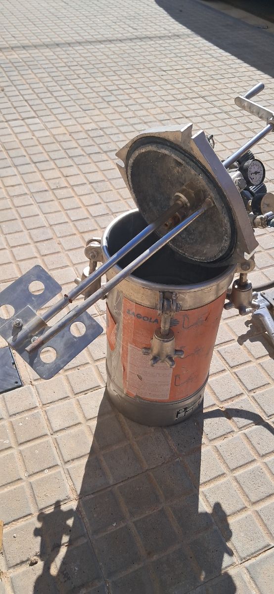 Máquina de pintar fachada