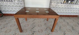 Mesa extensible de madera y cristal