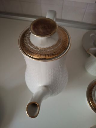 Tazzine da tè in porcellana con bordo oro
