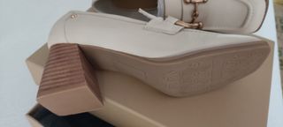 Zapatos de piel beige talla 37