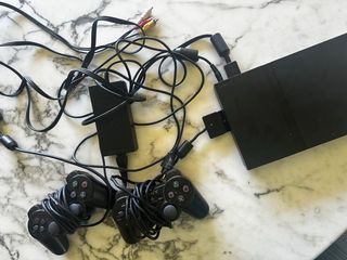 Playstation 2 Sony + 2 Mandos y Cables