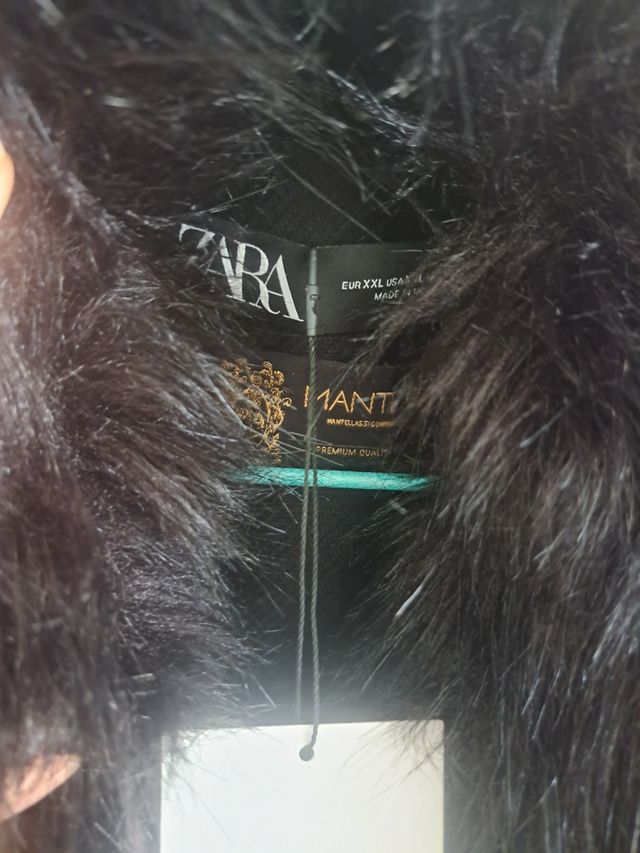 Abrigo Zara Negro Talla XL con Cuello Peludo