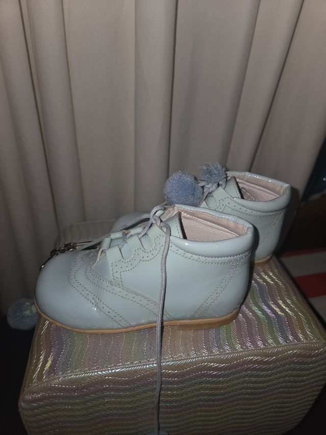 Zapatos de niño azul charol 