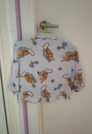 Camiseta Bershka con estampado de tigres