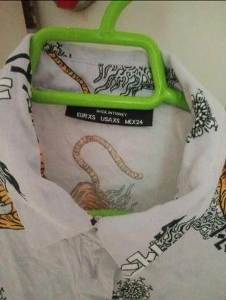 Camiseta Bershka con estampado de tigres