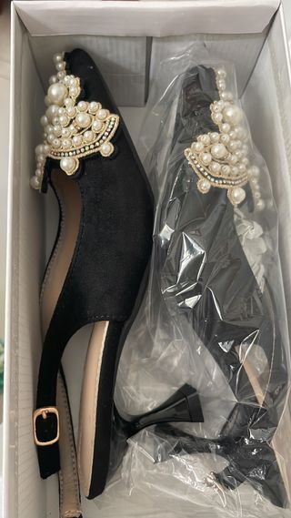 Zapatos de mujer azules con detalles plateados