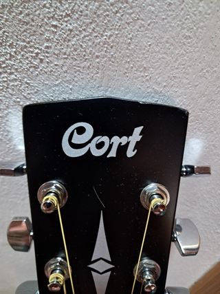 Chitarra acustica Cort
